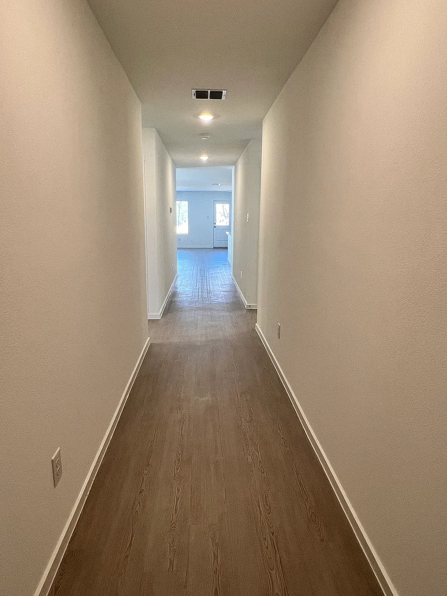 Building Photo - 921 Mossycup St