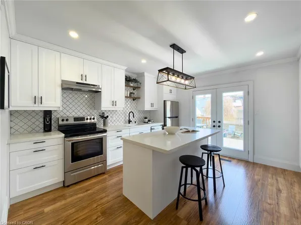 138 Cavell Ave, Hamilton, ON L8L 7E5