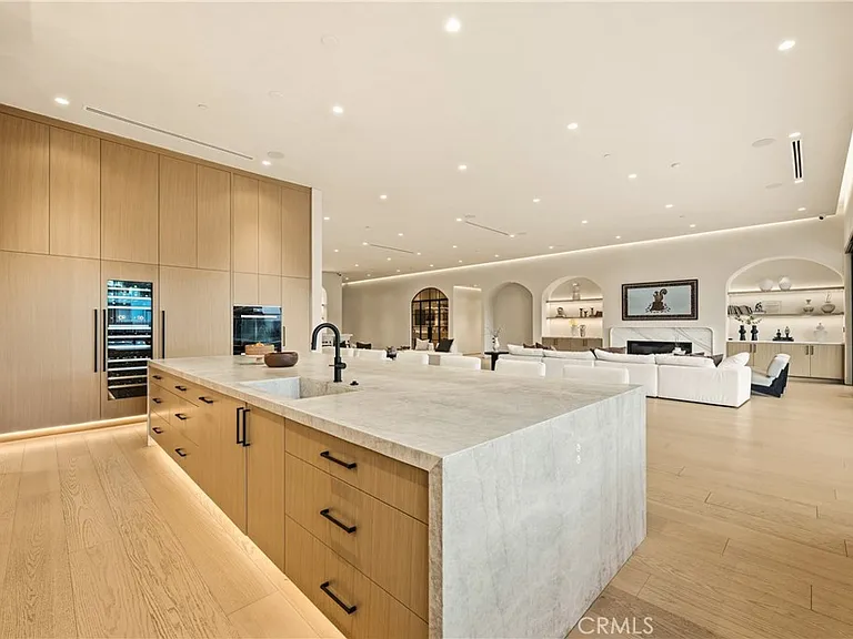 22924 Erwin St — Photo 17