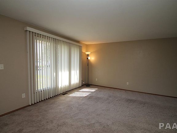 5th image of 411 Camelot Dr