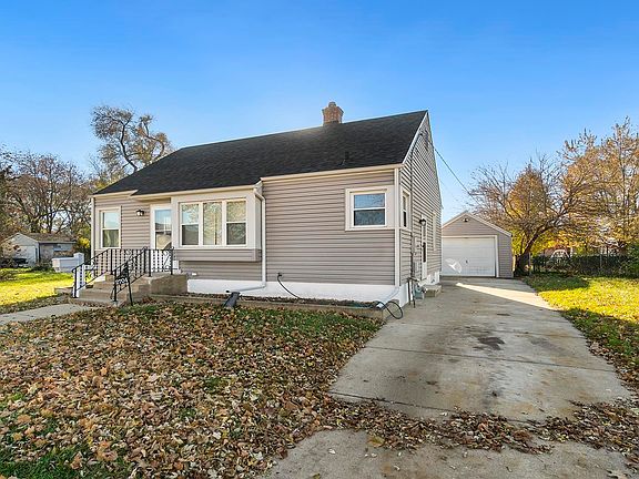 3rd image of 2704 Lawndale Ave