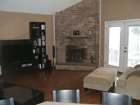 VIEW FROM THE KITCHEN TO THE SPACIOUS FAMILY RM