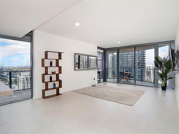 2nd image of 1000 Brickell Plz #4112