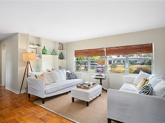 4th image of 2146 Lake Dr