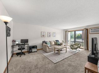 4 Pine Tree Dr APT 212, Arden Hills, MN 55112