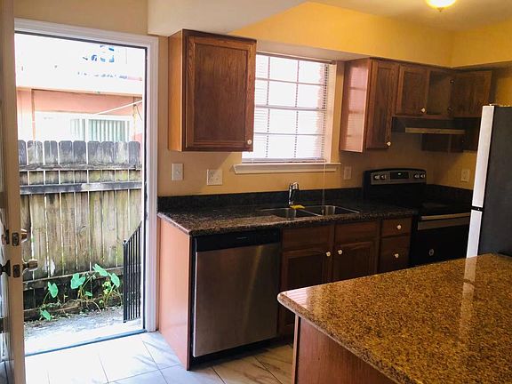 4th image of 809 Vouray Dr #D