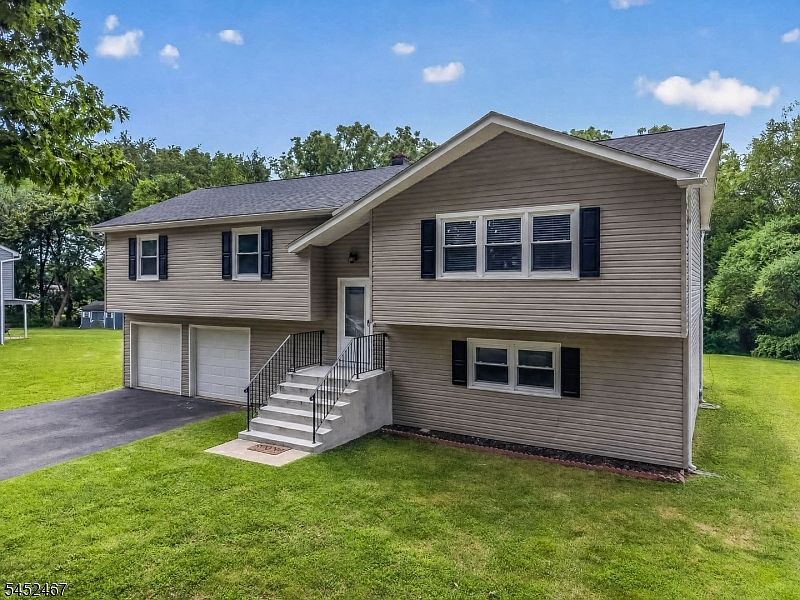 1st image of 30 Wordsworth Ln