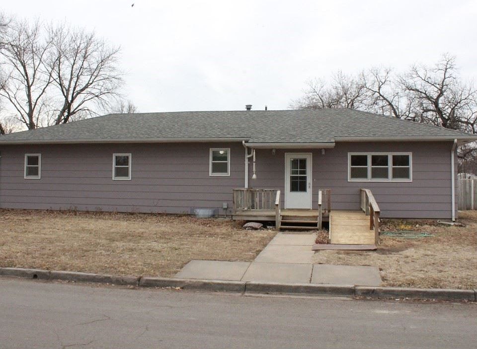 1st image of 439 NE 5th St