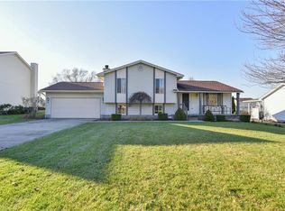 3284 Meanderwood Dr, Canfield, OH