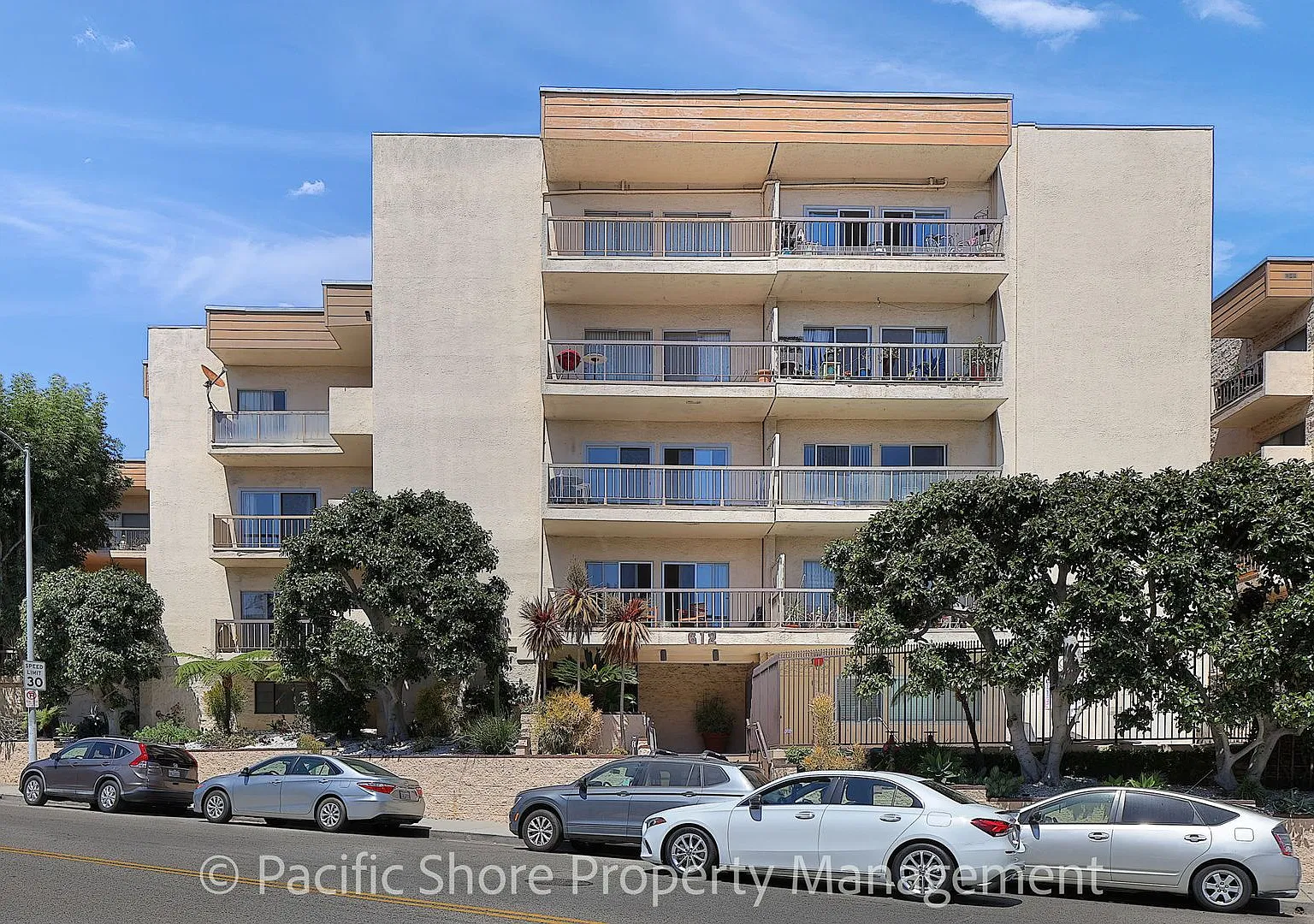 Stunning Remodeled 2-Bedroom Condo in Brentwood with Private Balcony & Pool! — Photo 1