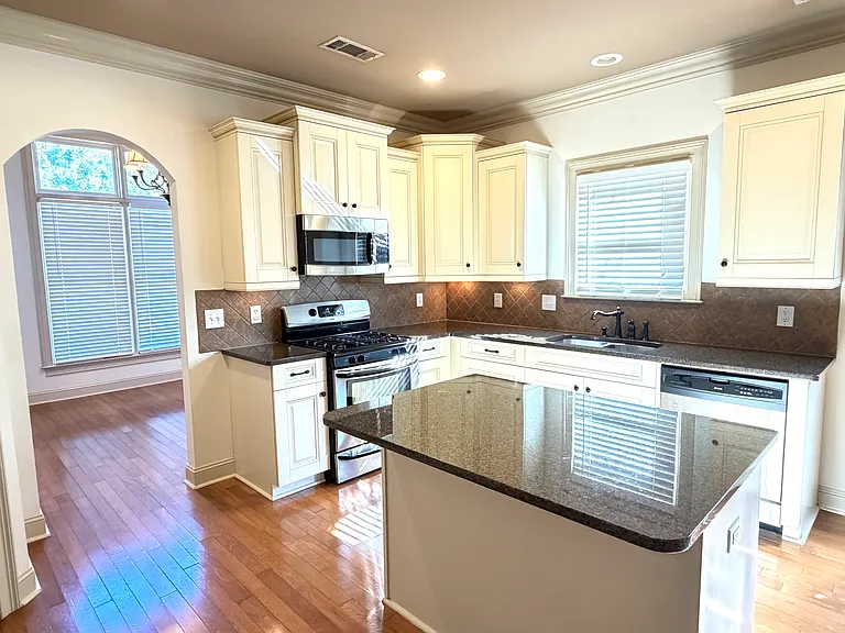 2225 Barkley Crest Ln — Photo 7