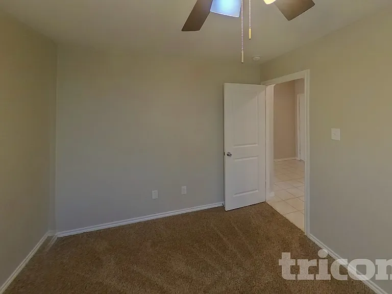 1002 Meadow Wood Ln — Photo 10