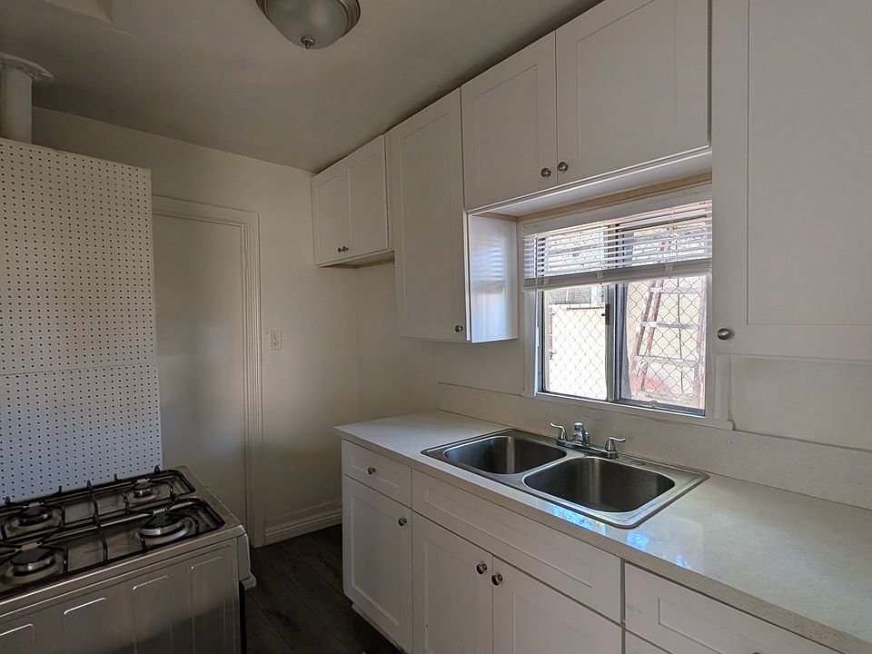 1st image of 861 W Manchester Ave APT 5