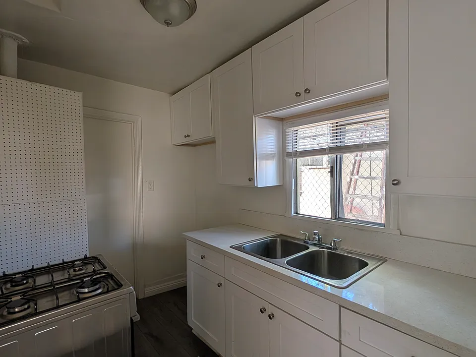 861 W Manchester Ave #5
