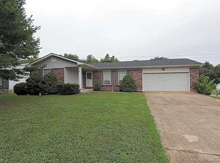 325 Kenwood Dr, Farmington, MO 63640
