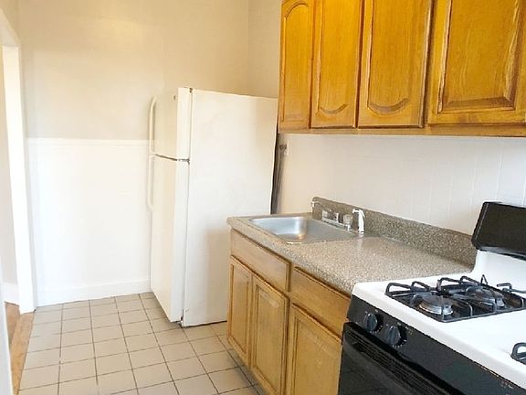 3rd image of 42-02 Ditmars Blvd #2B