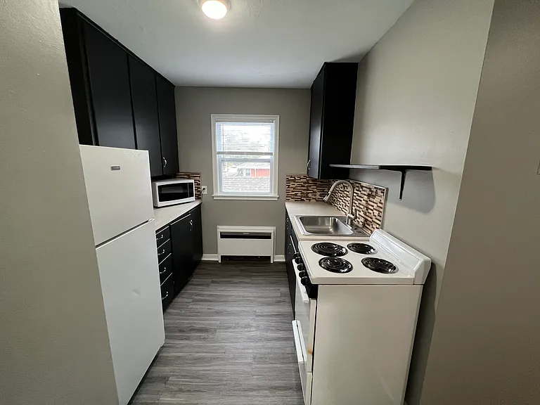 1312 N 49th Ave #4 — Photo 5