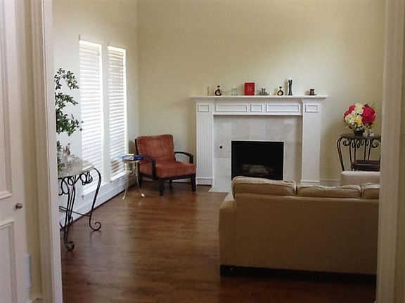 2nd image of 4525 Waterford Dr