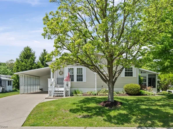 3 Lees Ln, Olmsted Falls, OH 44138