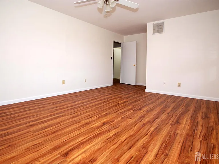 1 Wellington Ct — Photo 15