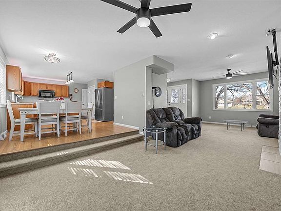 5th image of 1105 Maple St