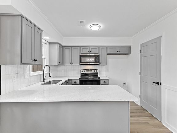 3rd image of 5529 Hamstead Xing