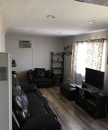5th image of 15843 Los Cedros Ave