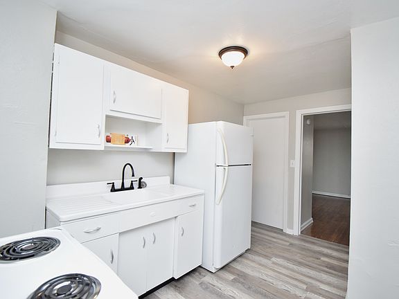 5th image of 113 Niagara Ave #4