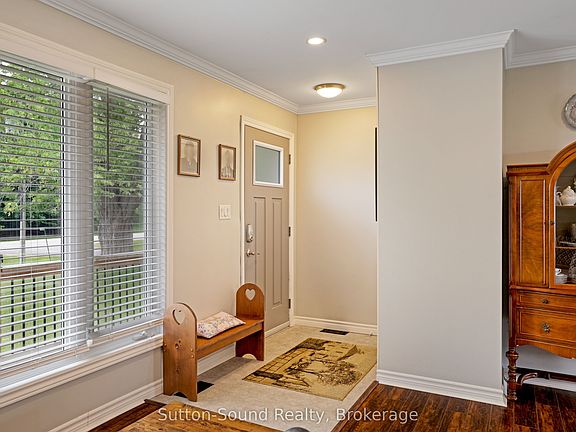 4th image of 829 30th St W
