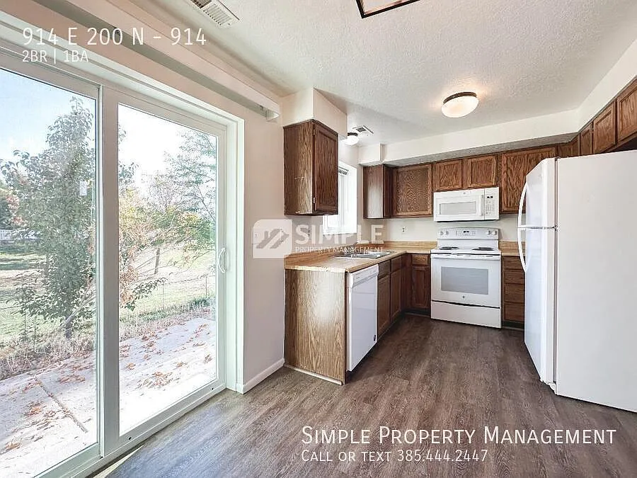 Building Photo - 914 E 200 N #914