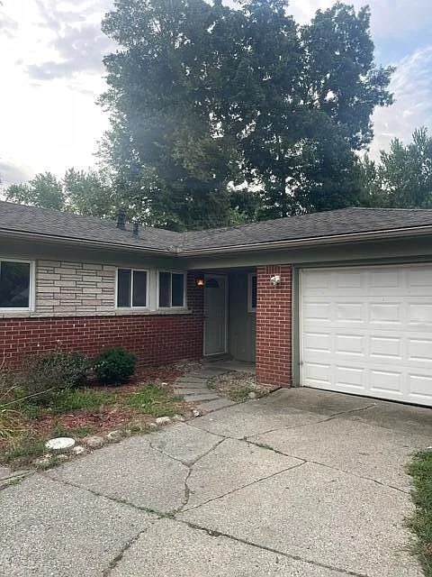 3 bed, 1.5 bath, 1215 sqft, $1,700 — Photo 2