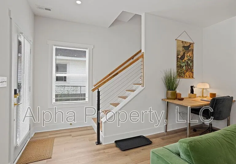 5 McDade St #A — Photo 4