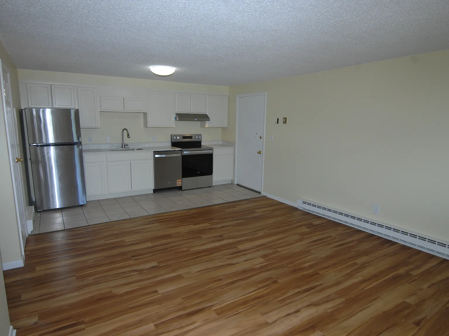 2 bed, 500 sqft, $1,800 — Photo 3