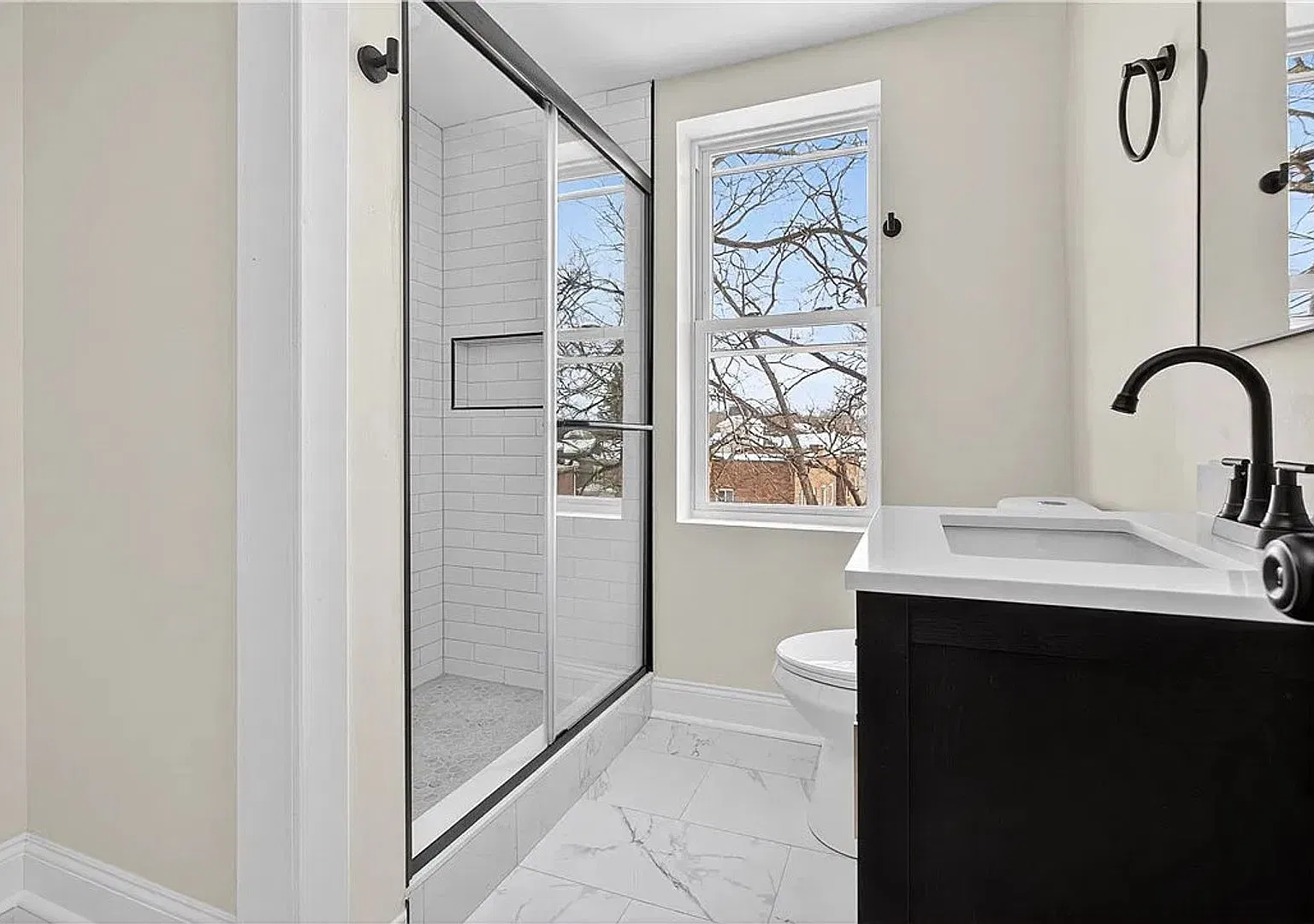 5 bed 3.5 bath - heart of Regent Square. Stunning, must see. — Photo 4