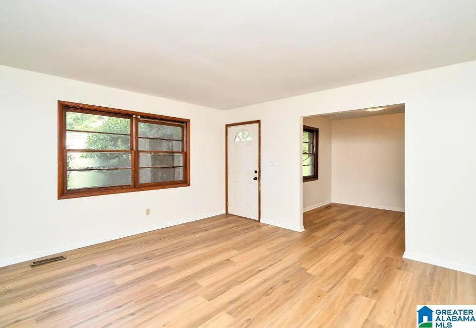 3 bed, 1.5 bath, $1,145 — Photo 4