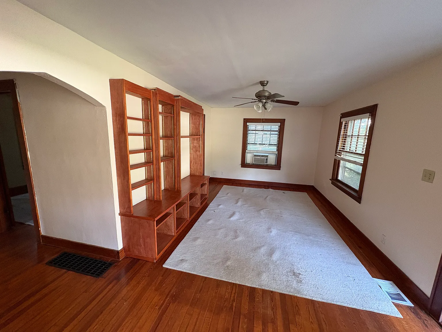 2 bed, 900 sqft, $1,200 — Photo 3