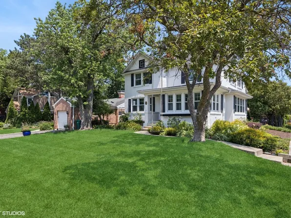 311 Wagner Rd, Northfield, IL 60093