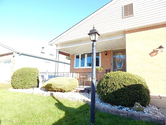 2nd image of 86 Freeport Blvd