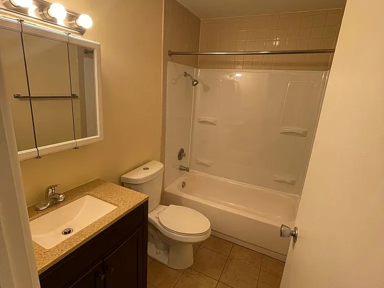 Abbott Acres Apartments — Photo 17