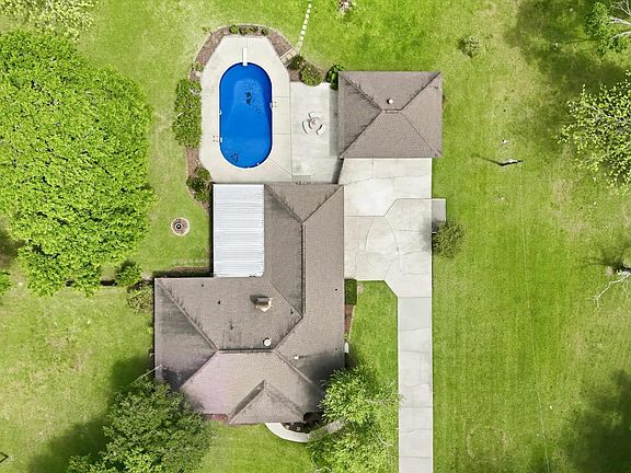 3rd image of 42136 Jamie Rd