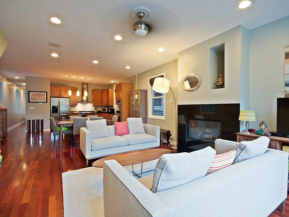 3rd image of 1077 N Hermitage Ave #1