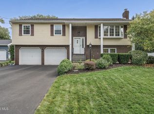 15 Willoughby Drive, Colonie, NY 12205