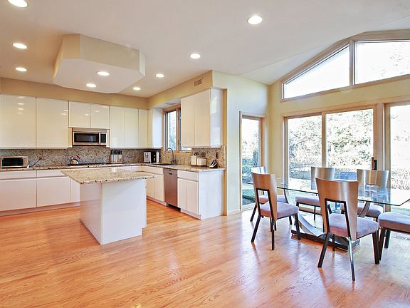 5th image of 3610 Ari Ln