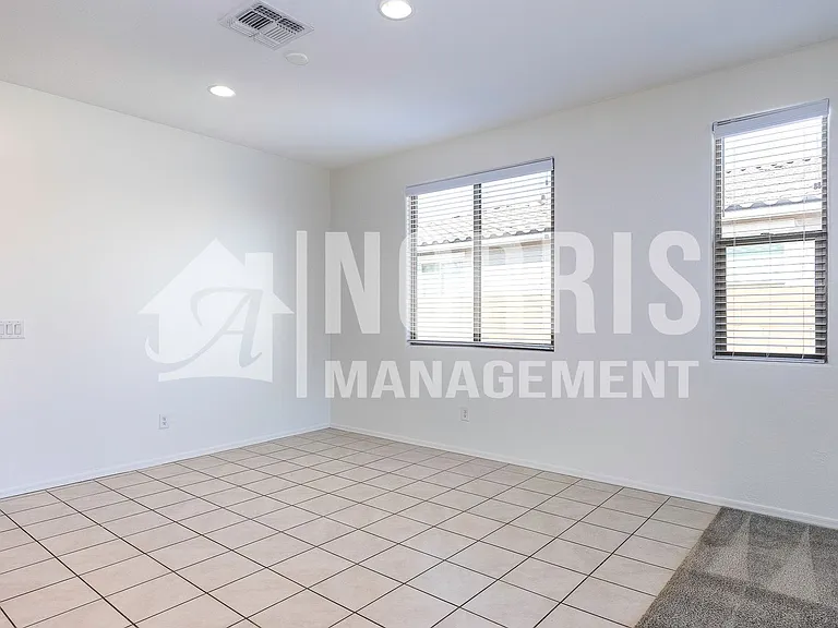 336 E Hawaii Dr — Photo 10