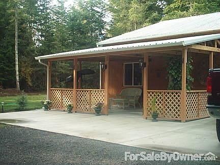 enjoy back deck with hot tub
						:
						HAS LARGE GROOMED BACK YARD LOTS OF ROOM FOR ENTERTAINING, HOT TUB INCLUDED