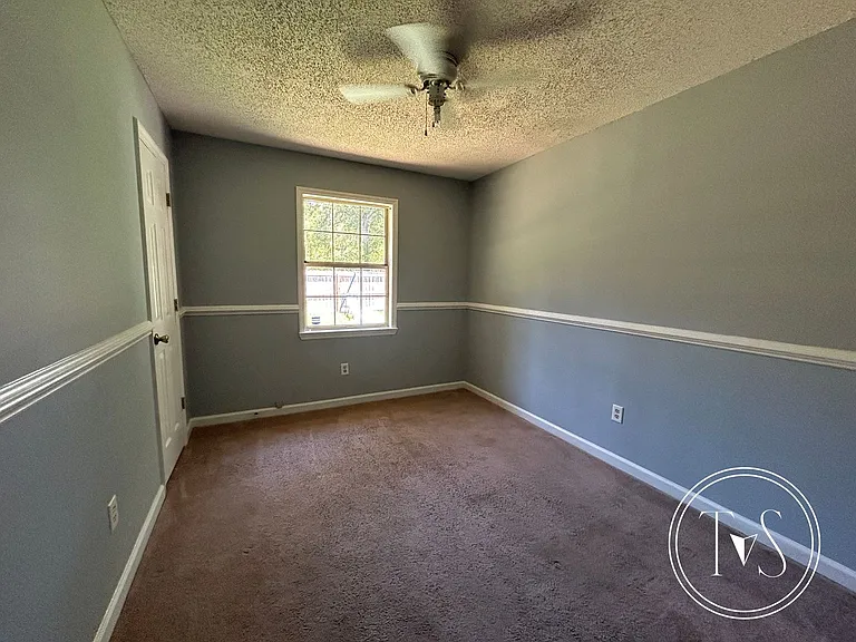 1012 Farr Ct — Photo 10