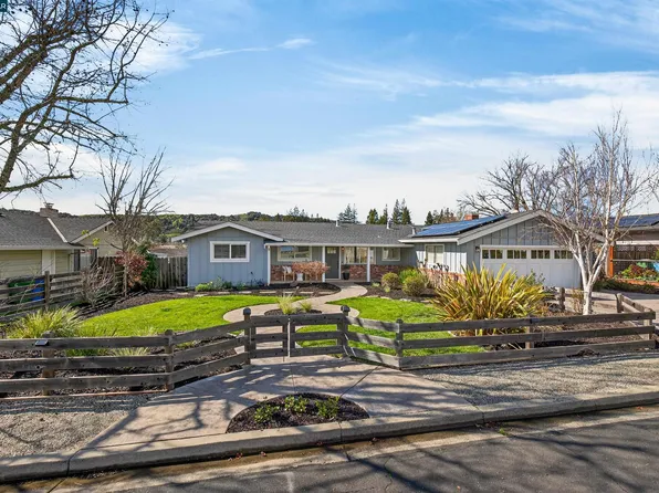 19 Lance Ct, Moraga, CA 94556