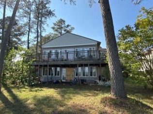 126 Shore Dr, Port Haywood, VA 23138