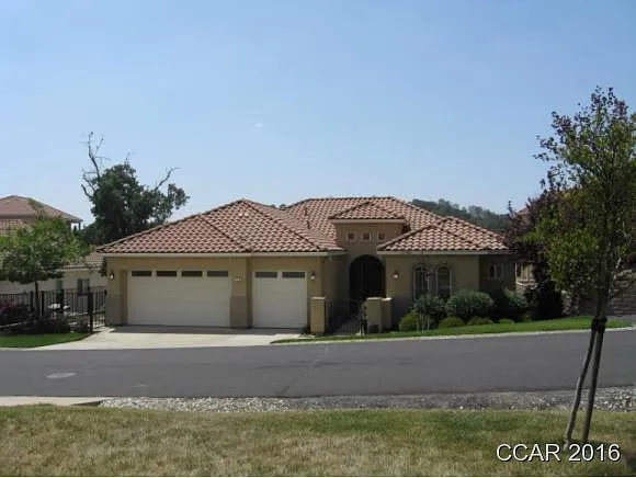 210 Athena Dr photo 1