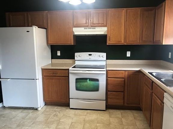 3rd image of 420 Robin Ave